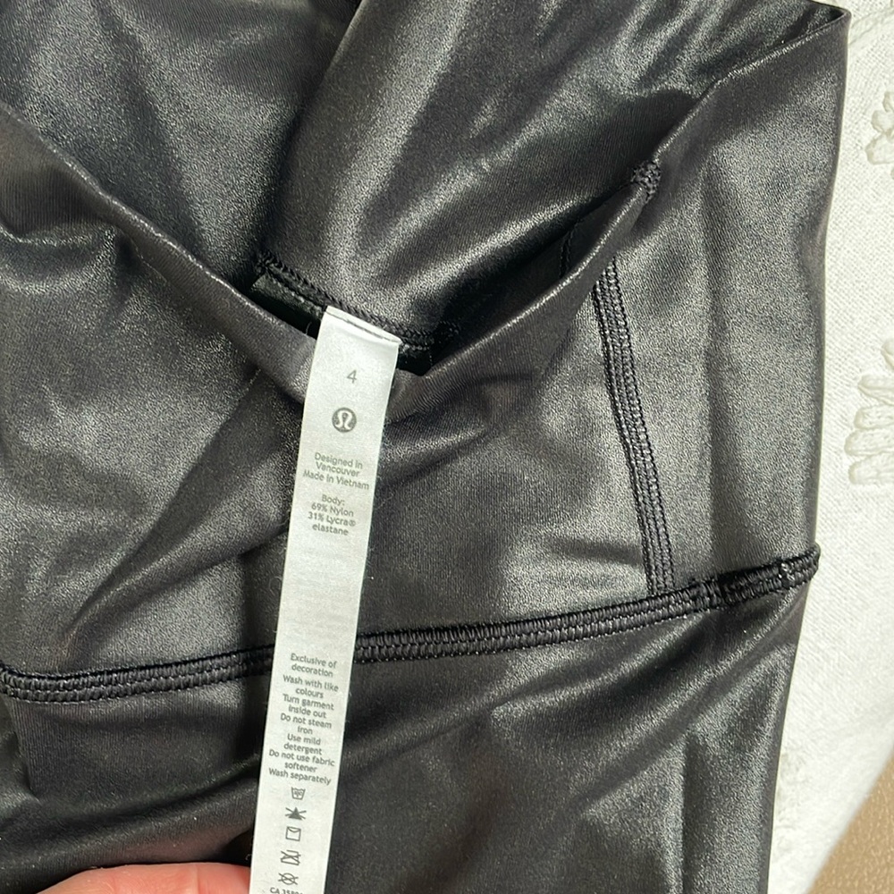 Lululemon high shine wonder under leggings- worn once